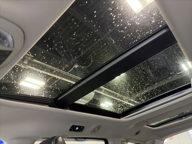 Certified 2019 Chrysler Pacifica Limited w/ Tire & Wheel Group image 23