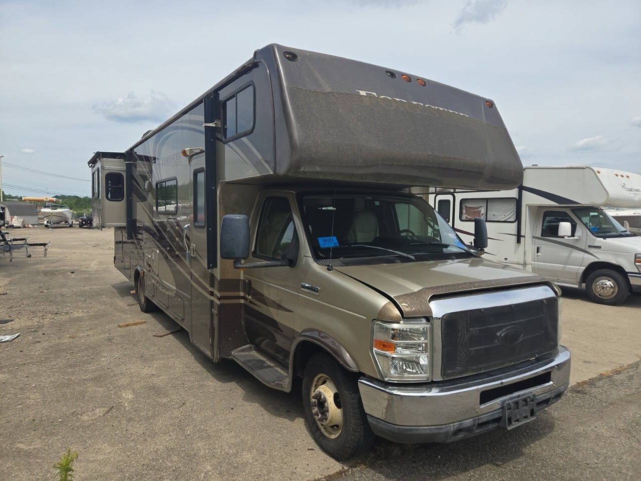 Used 2011 Ford E-450 and Econoline 450 Super Duty w/ Motorhome Prep Pkg RWD image 3