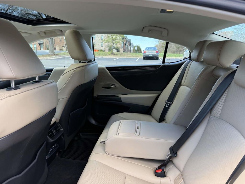 Used 2019 Lexus ES 350 w/ Premium Package FWD image 17