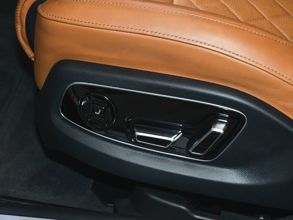 Used 2022 Audi S8 w/ S8 Comfort Plus Package AWD/4WD image 63