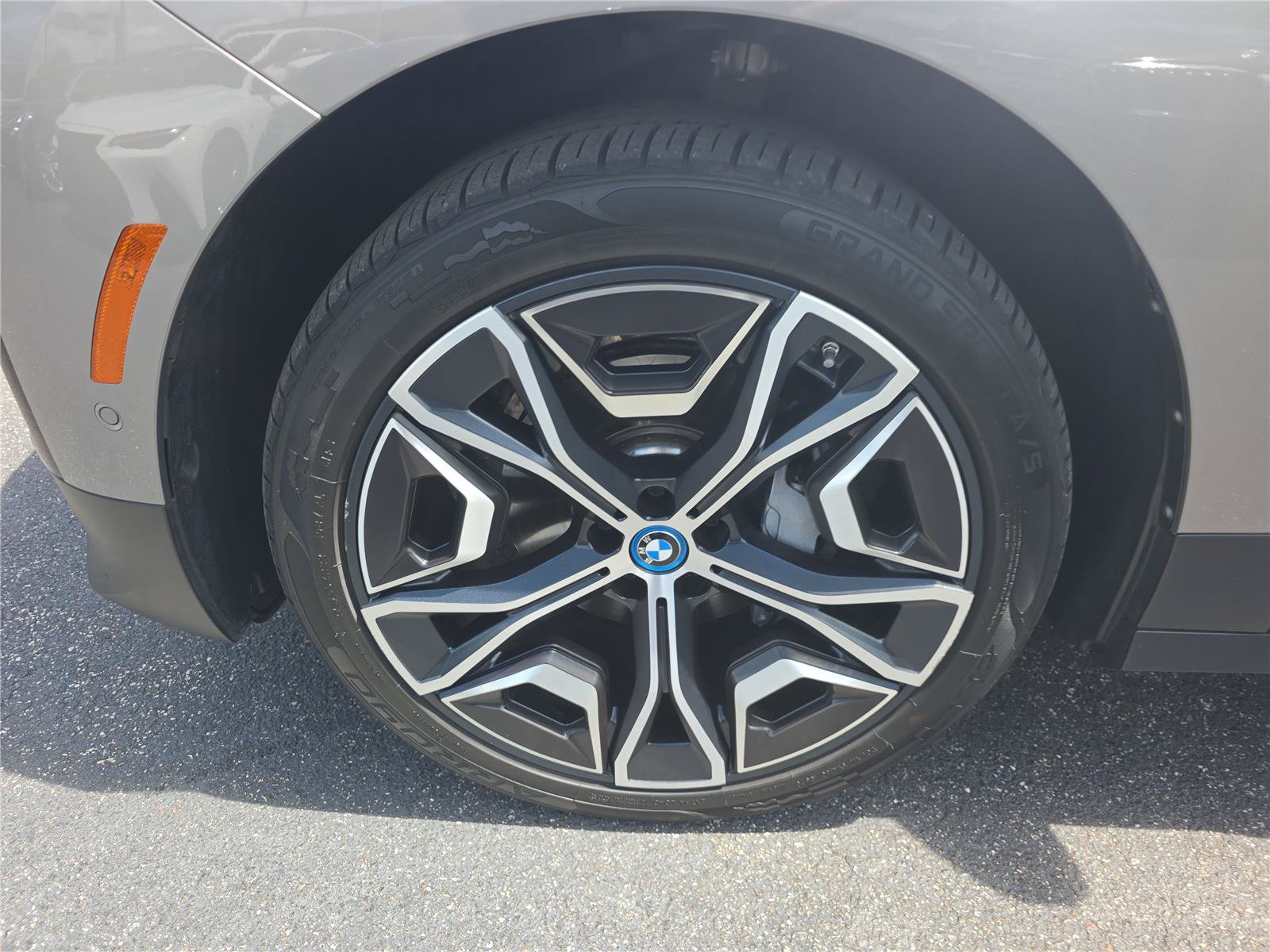 Used 2024 BMW iX xDrive50 AWD/4WD image 8