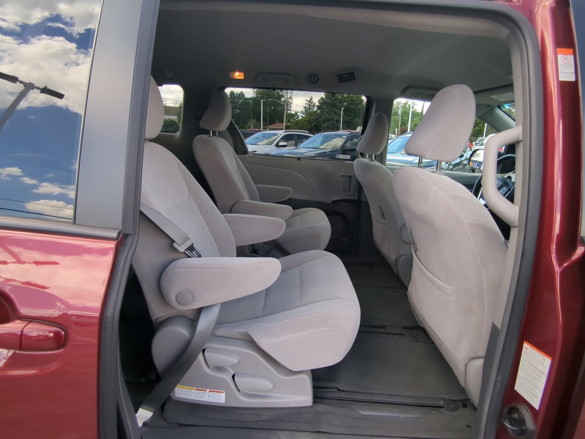 Used 2017 Toyota Sienna LE AWD/4WD image 12