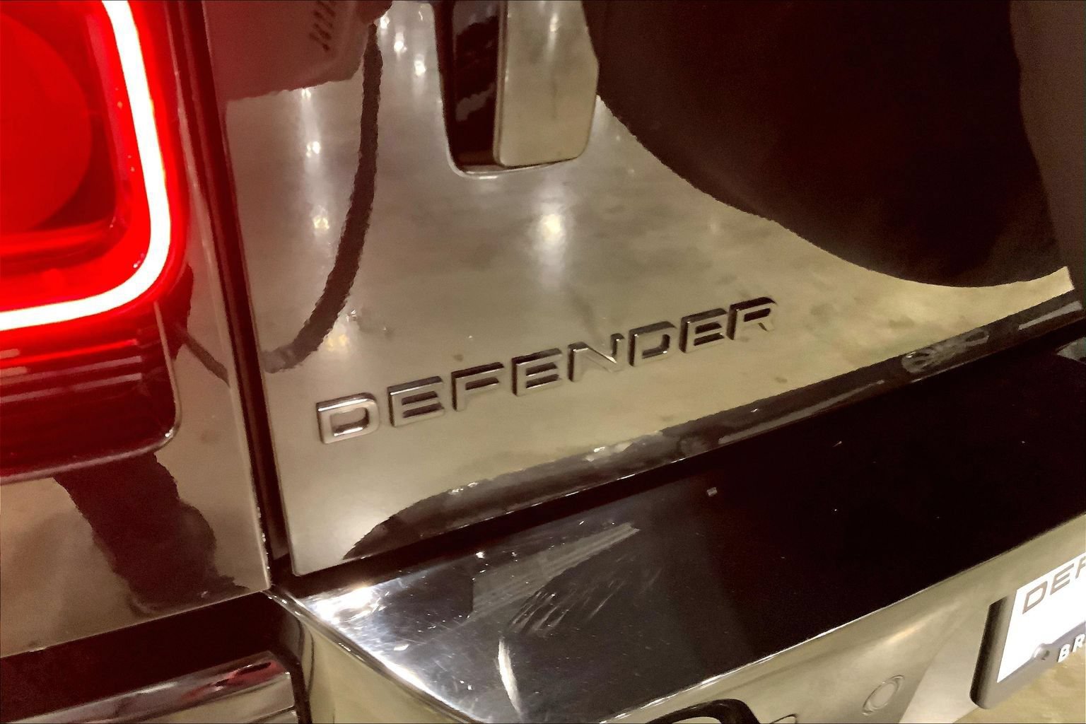 Certified 2025 Land Rover Defender 110 X-Dynamic SE AWD/4WD image 9