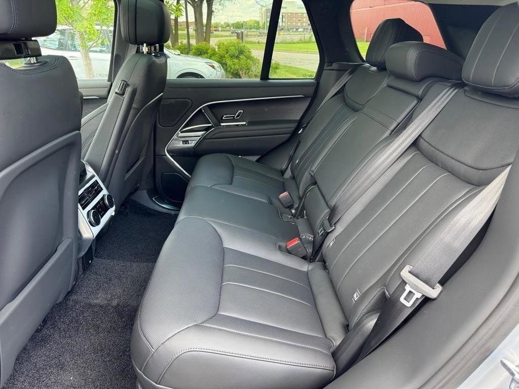 New 2025 Land Rover Range Rover SE image 6