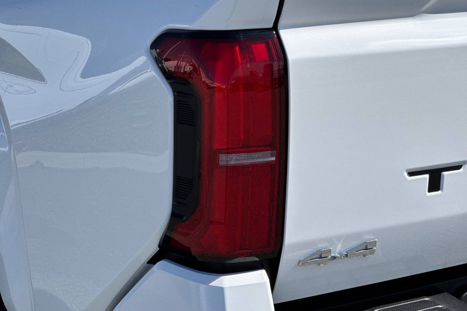 Used 2024 Toyota Tacoma SR5 AWD/4WD image 30