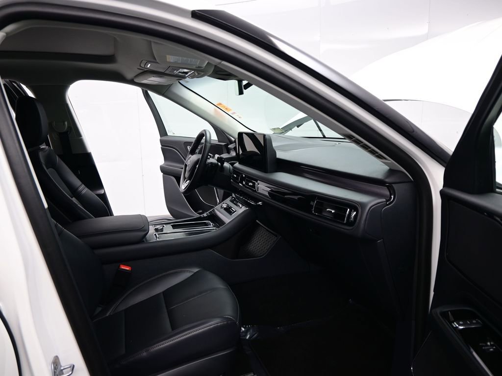 Used 2025 Lincoln Aviator 2WD w/ Jet Appearance Package image 17