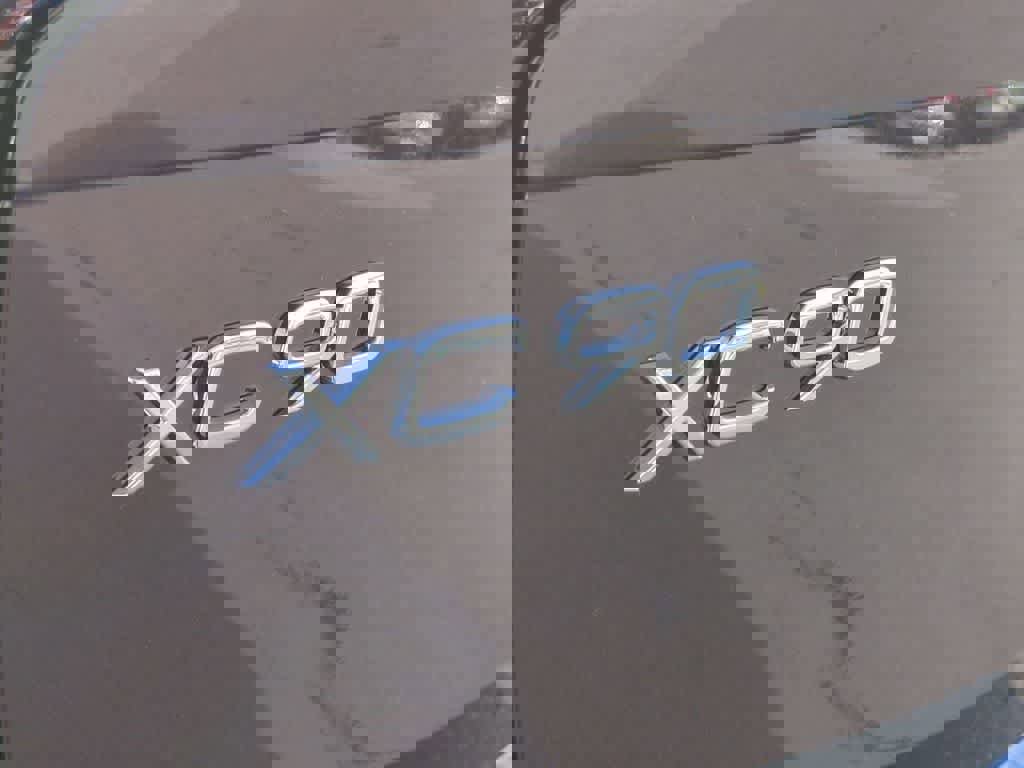 New 2026 Volvo XC90 B5 Plus w/ Protection Package Premier image 5