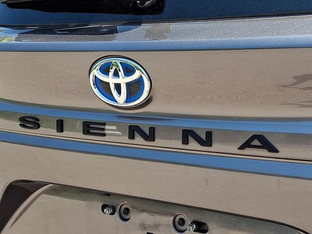 Used 2021 Toyota Sienna XLE FWD image 37