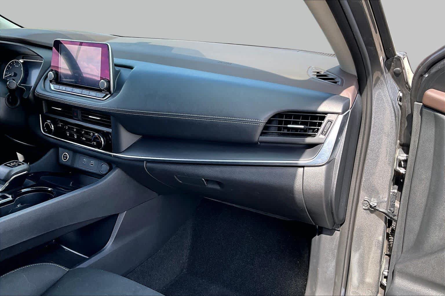 Used 2023 Nissan Rogue S FWD image 16