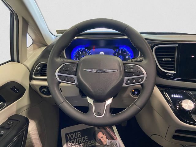 Certified 2024 Chrysler Pacifica Touring-L image 14