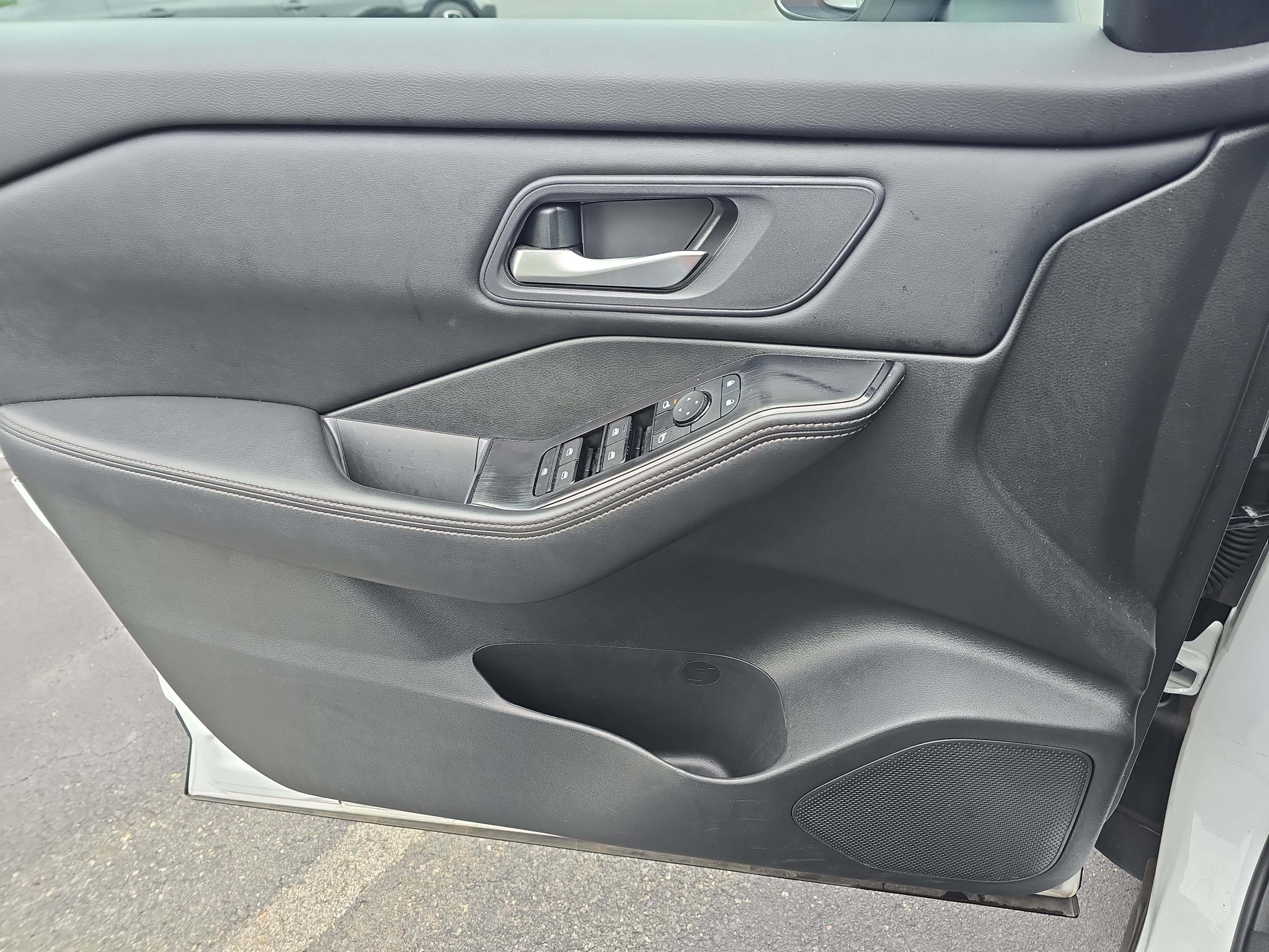 Used 2024 Nissan Rogue SV AWD/4WD image 27