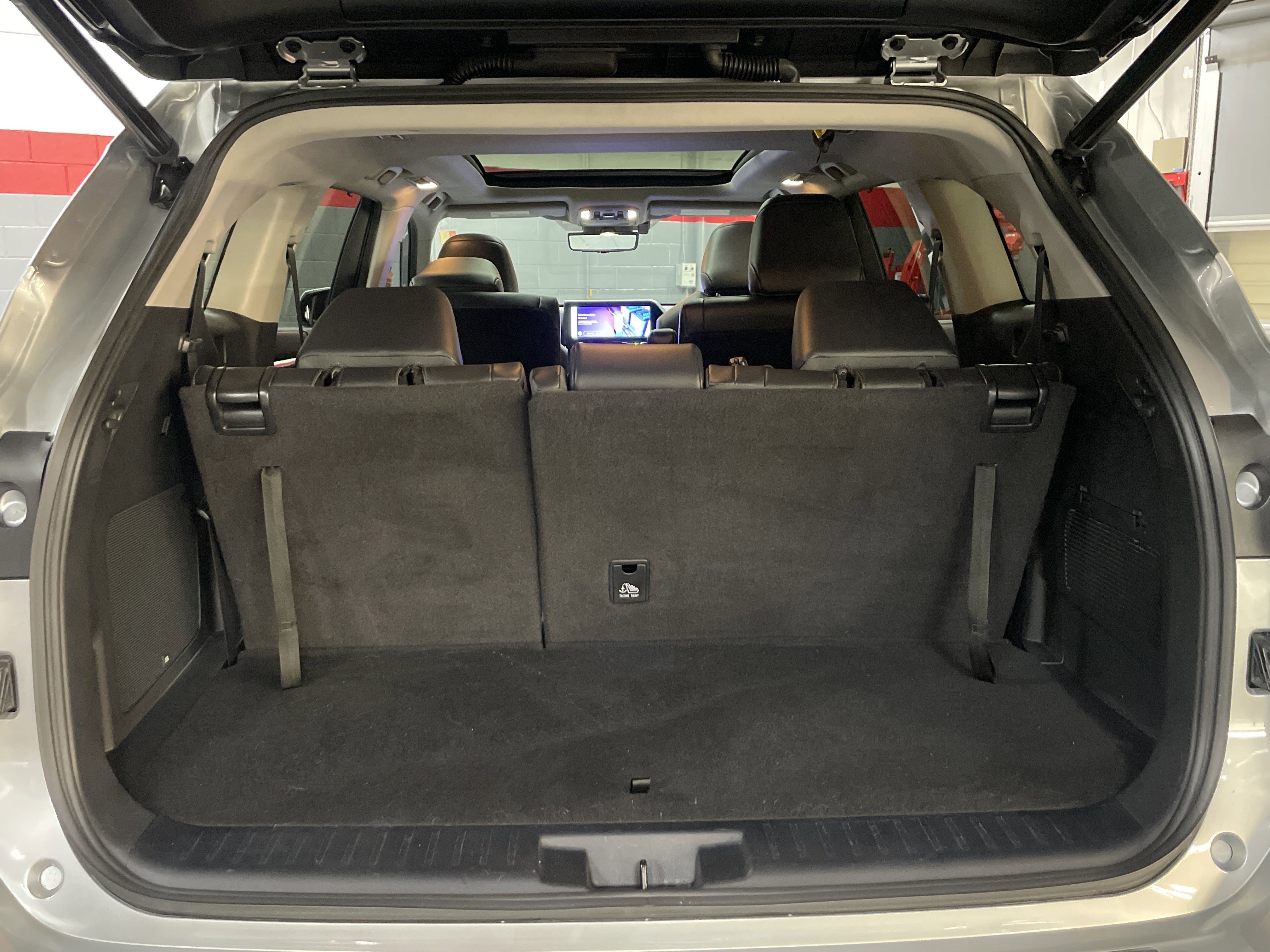Used 2023 Toyota Highlander Platinum FWD image 34