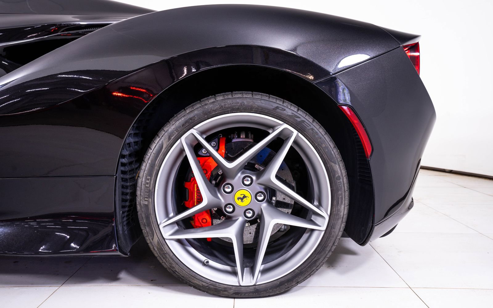 Used 2021 Ferrari F8 Tributo RWD image 18