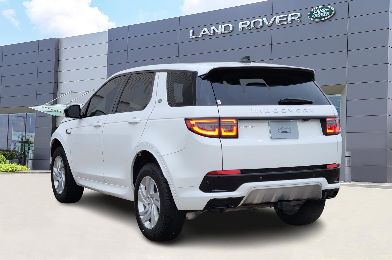 New 2025 Land Rover Discovery Sport S image 4