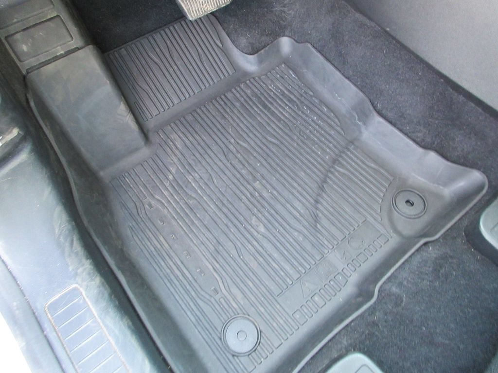 Used 2021 Ford Escape SE w/ SE Sport Appearance Package FWD image 24