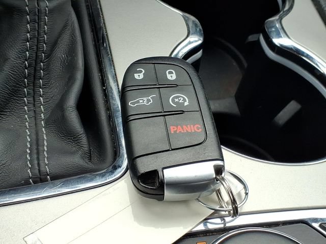 Used 2019 Jeep Grand Cherokee Overland AWD/4WD image 39