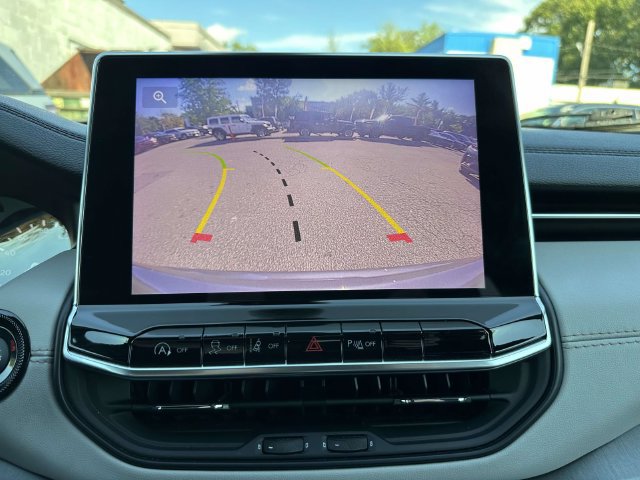 Certified 2024 Jeep Compass Limited w/ Sun and Sound Group AWD/4WD image 39