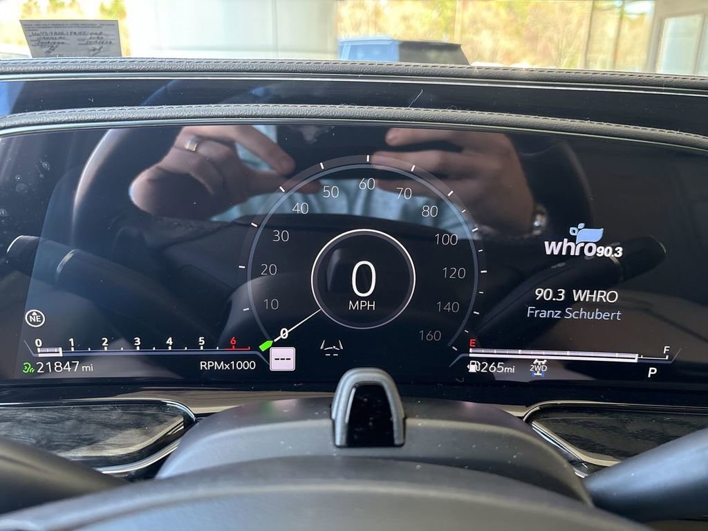 Certified 2023 Cadillac Escalade Premium Luxury w/ Performance Package image 11