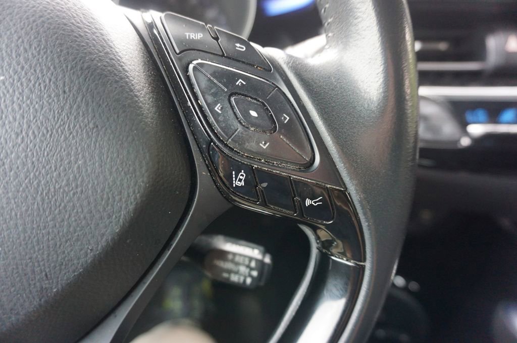 Used 2021 Toyota C-HR XLE FWD image 8