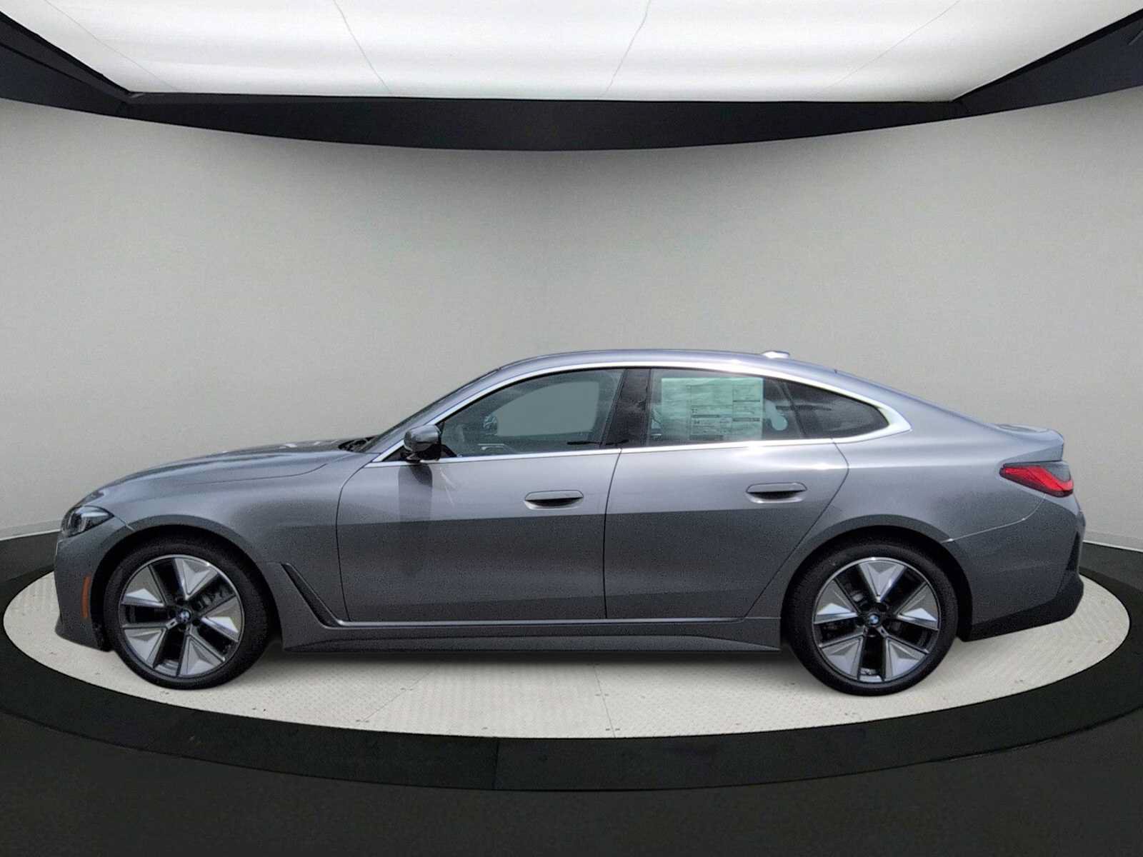 Used 2026 BMW i4 xDrive40i w/ Premium Package AWD/4WD image 5