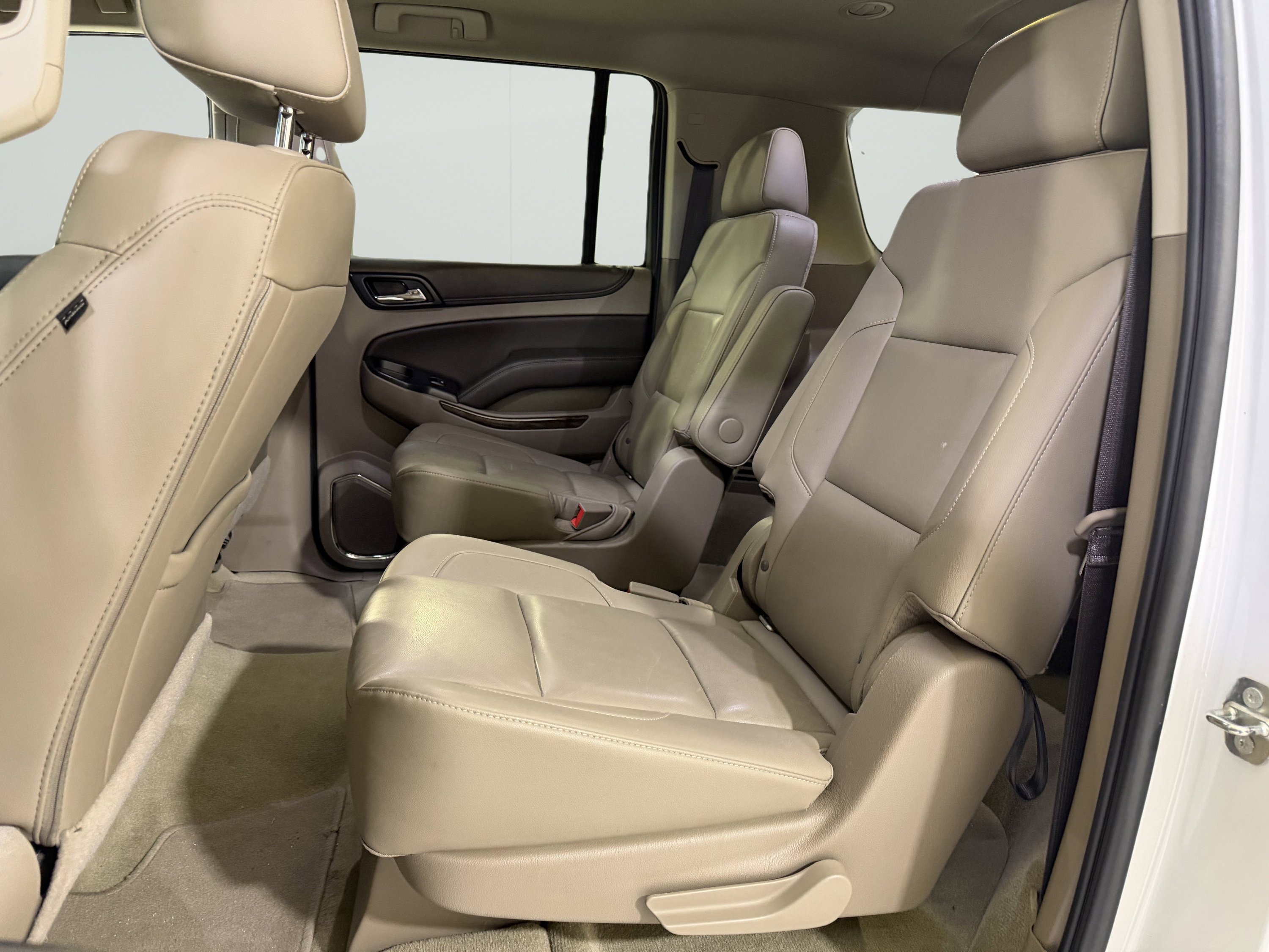 Used 2018 Chevrolet Suburban LT RWD image 10