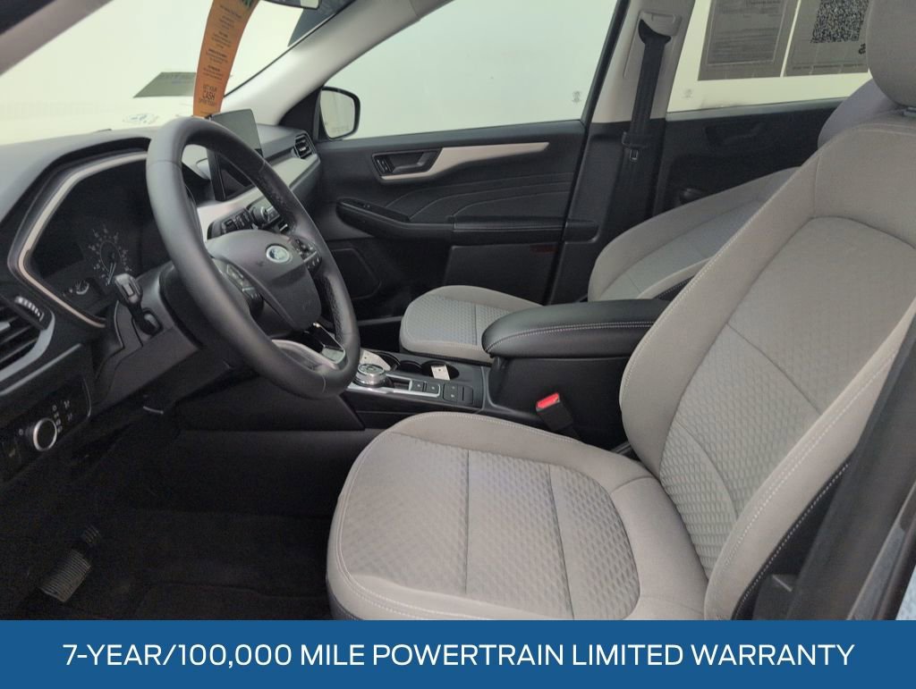 Used 2022 Ford Escape SE w/ SE Sport Appearance Package image 4