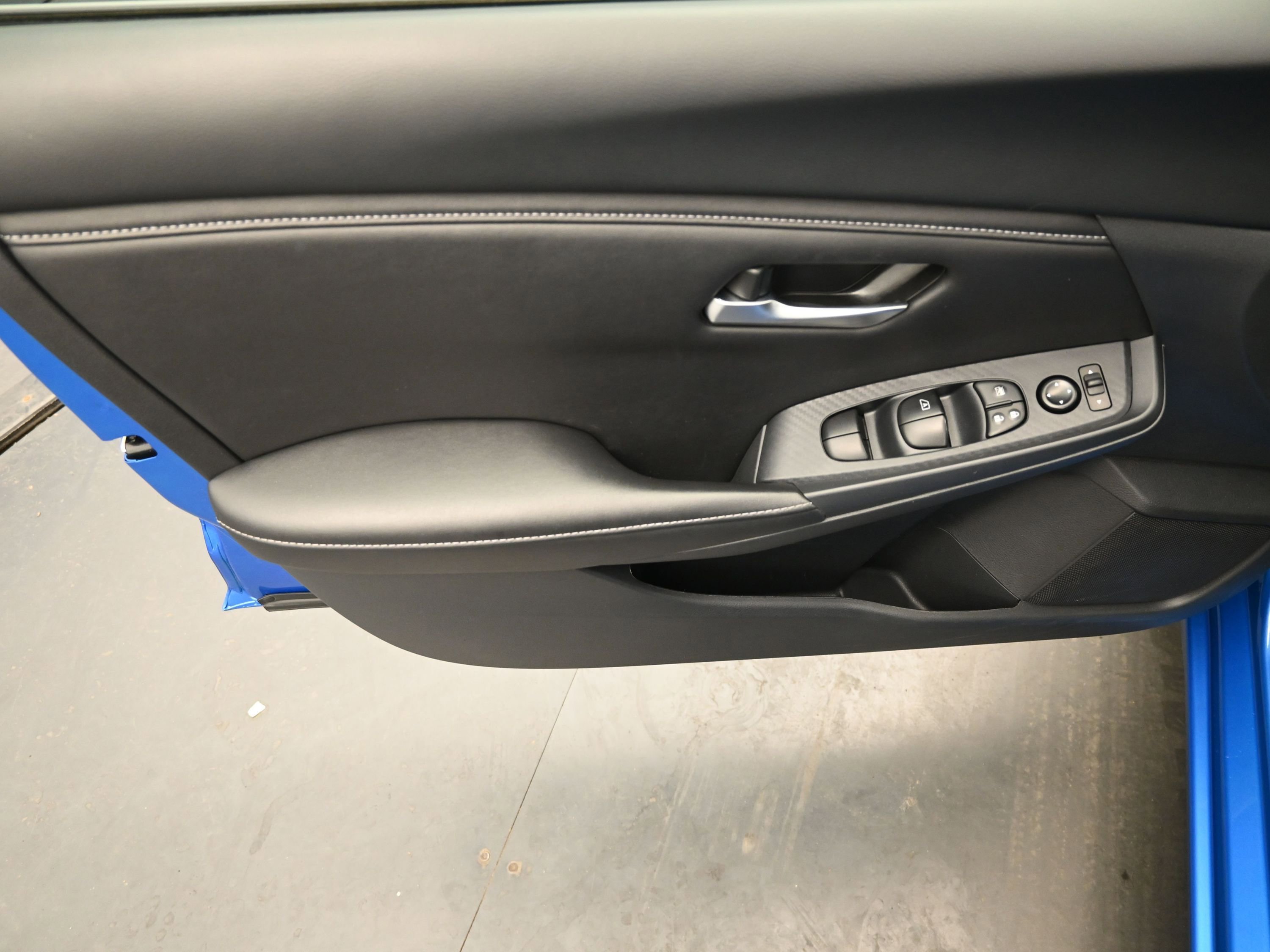 Used 2025 Nissan Sentra SV image 12