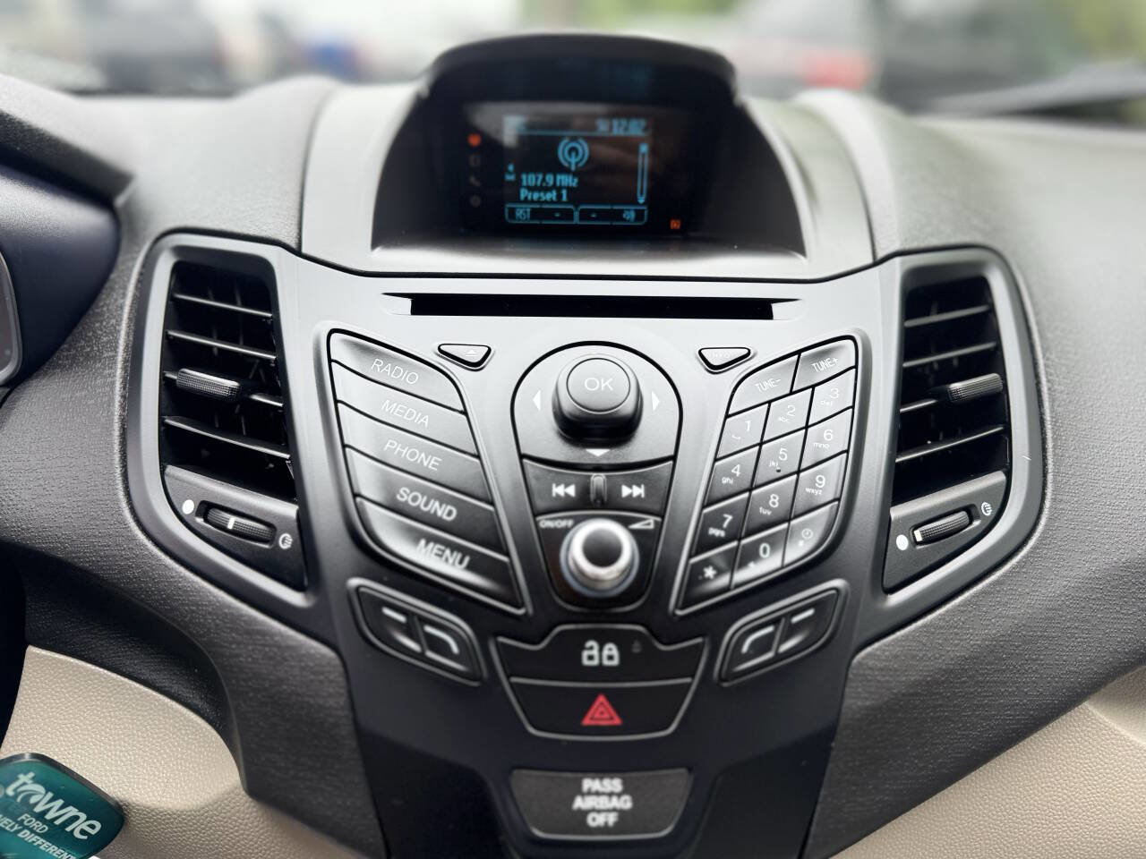 Used 2014 Ford Fiesta SE image 17