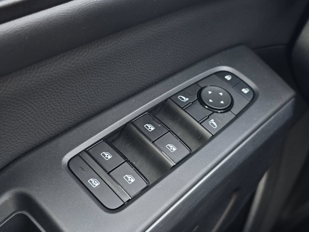 Used 2025 Nissan Pathfinder Rock Creek AWD/4WD image 24