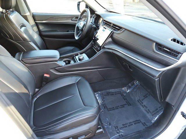 Used 2024 Jeep Grand Cherokee Limited image 11