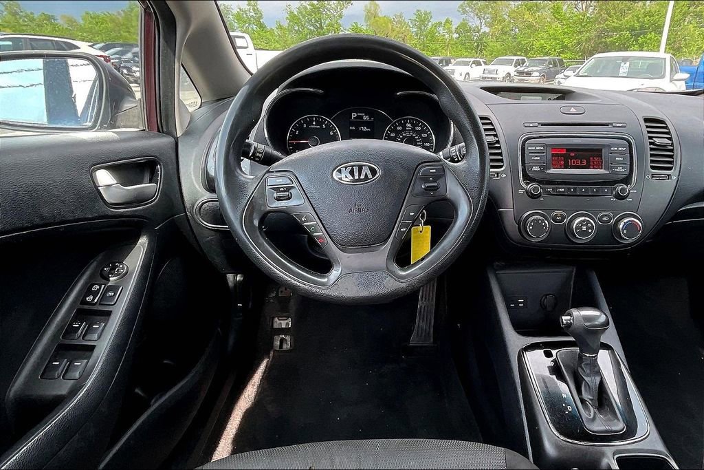 Used 2017 Kia Forte LX FWD image 5