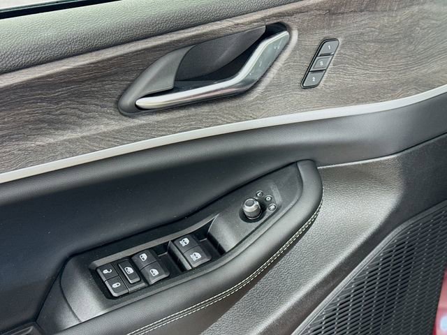 New 2025 Jeep Grand Cherokee Limited w/ Luxury Tech Group II image 21