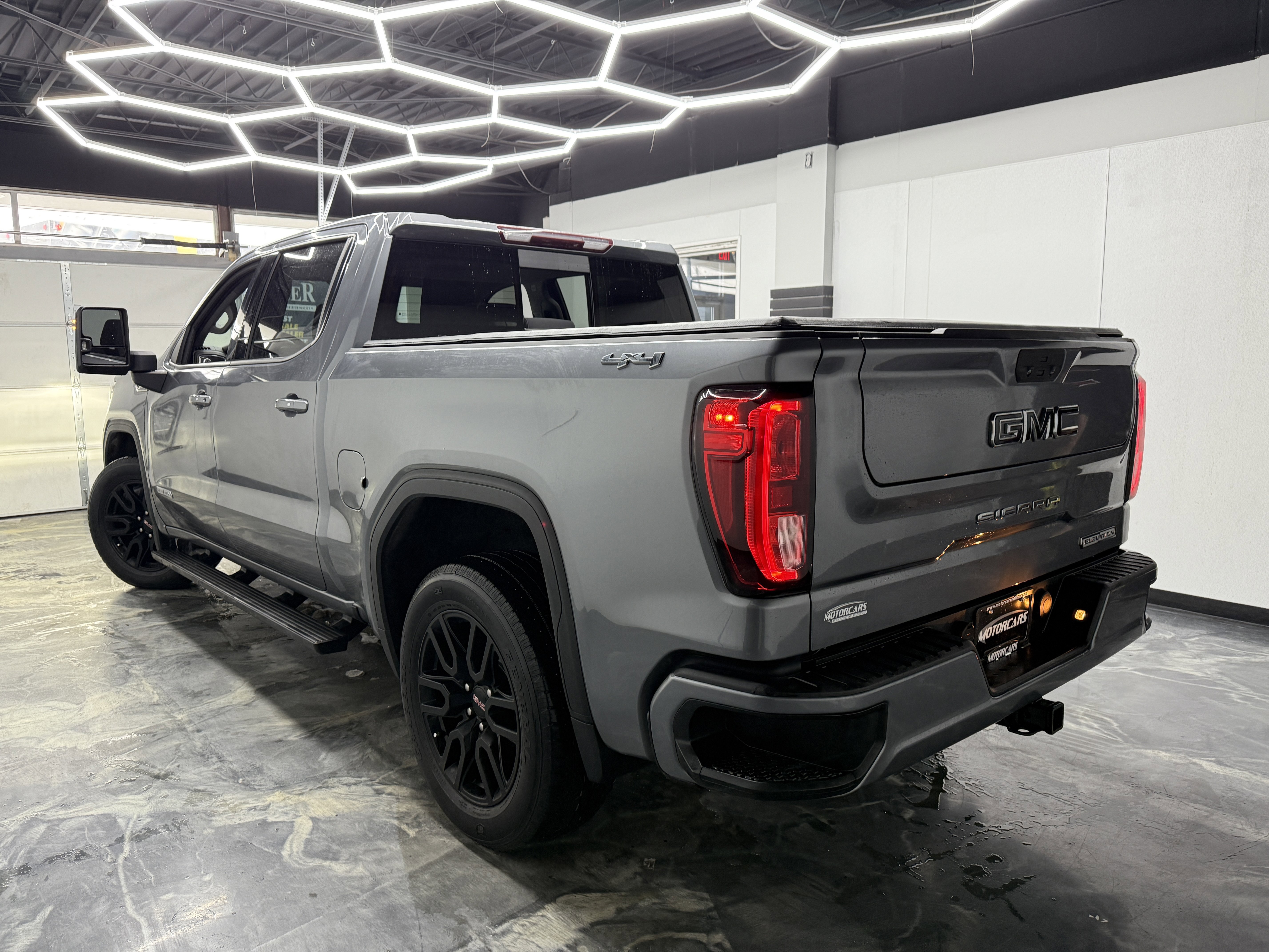 Used 2021 GMC Sierra 1500 Elevation w/ Preferred Package image 3