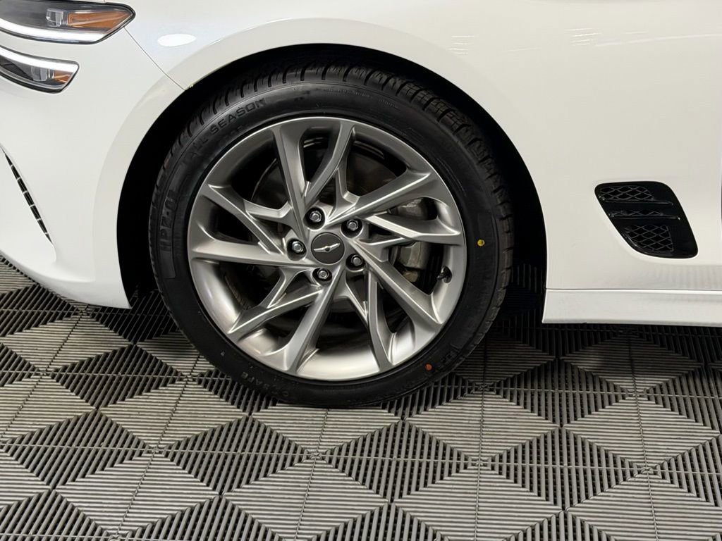 Used 2022 Genesis G70 2.0T image 12