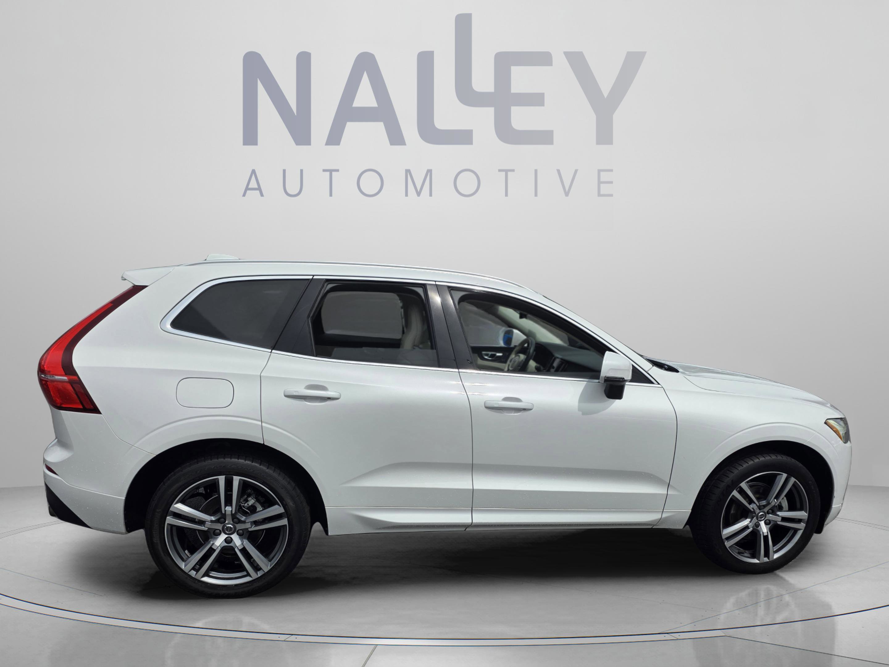 Used 2021 Volvo XC60 T5 Momentum w/ Climate Package image 5