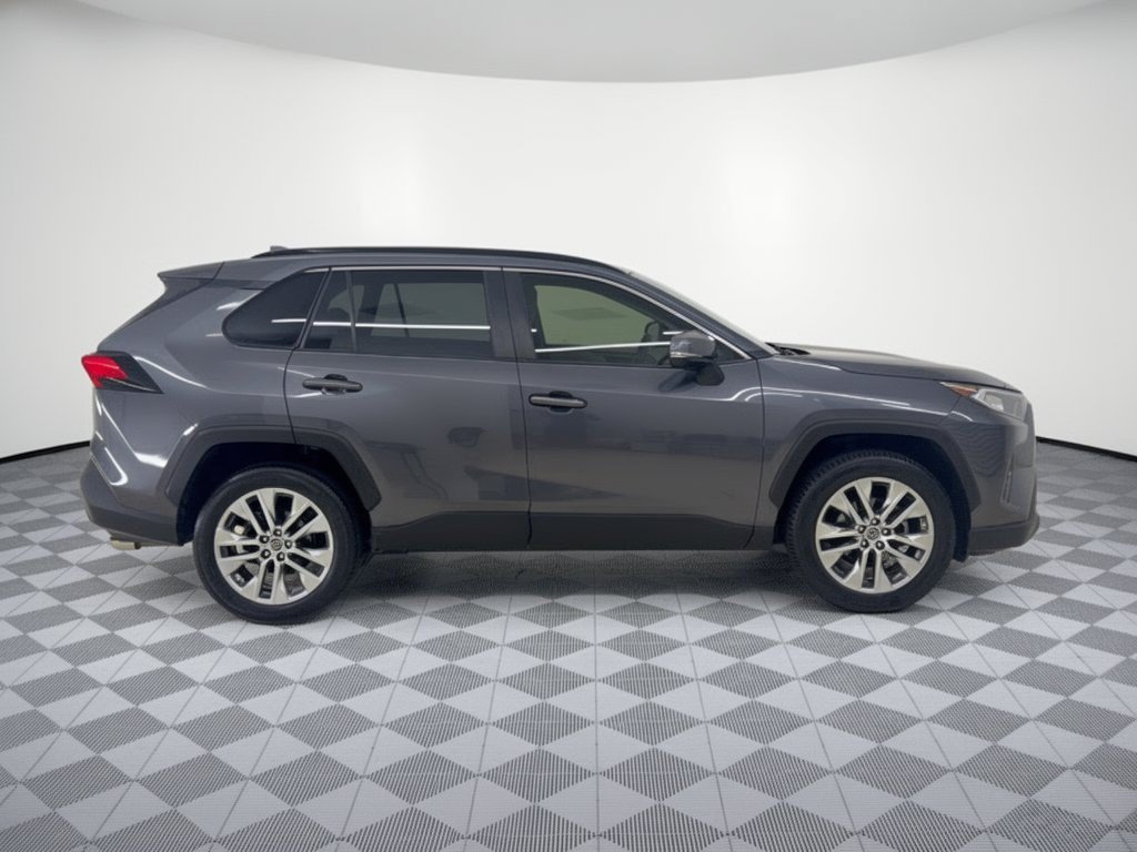 Used 2019 Toyota RAV4 XLE Premium FWD image 8