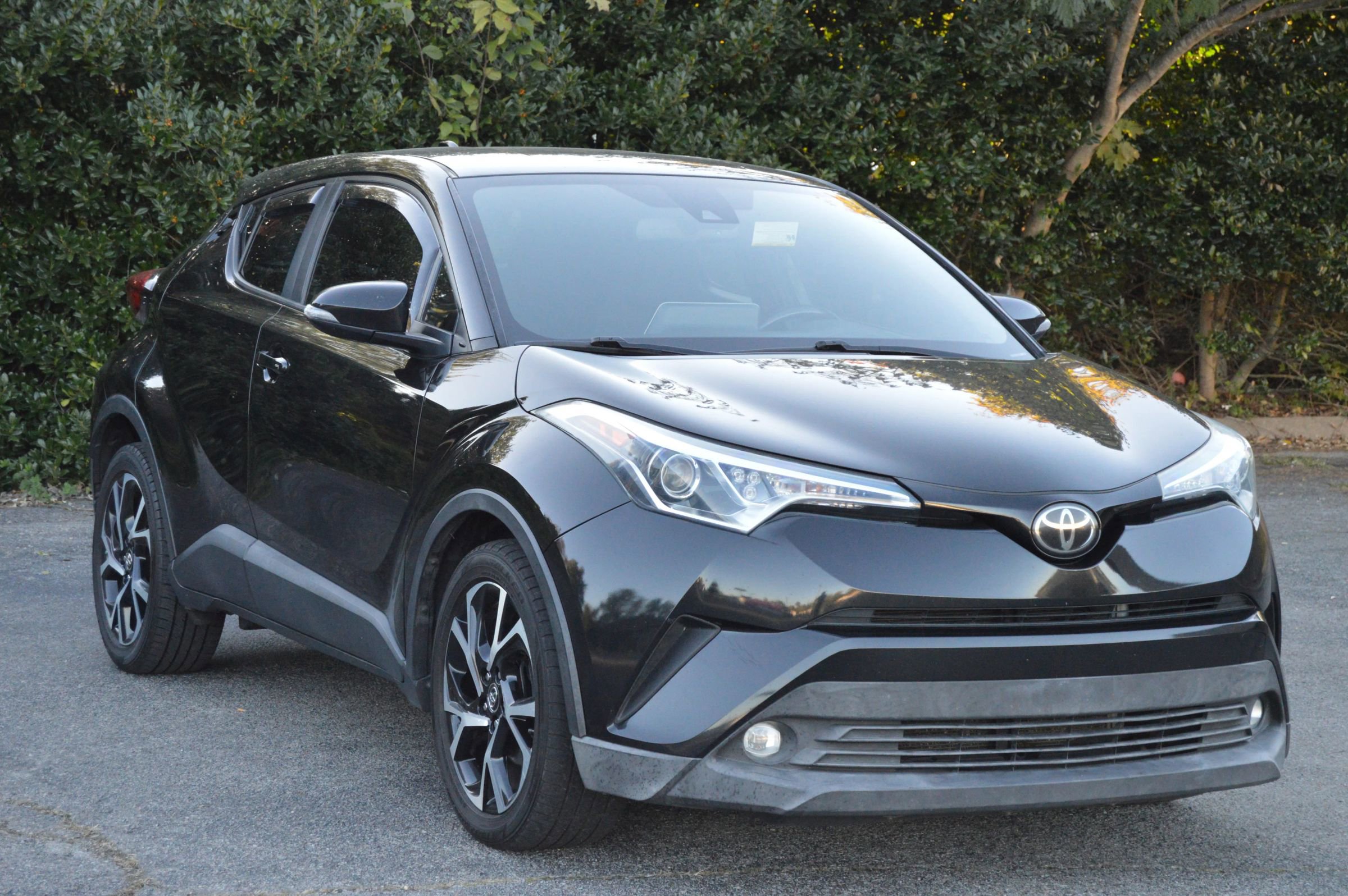 Used 2019 Toyota C-HR XLE image 2