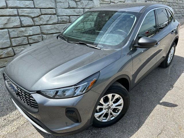 Used 2023 Ford Escape Active AWD/4WD image 1