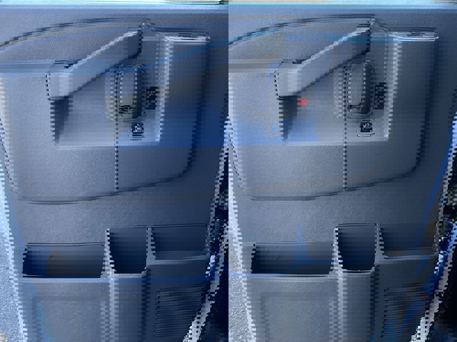 Used 2018 Chevrolet Express 2500 w/ Driver Convenience Package image 64