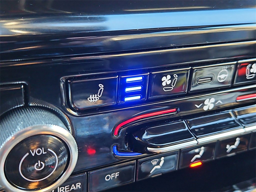 Used 2022 Jeep Grand Cherokee Overland w/ Luxury Tech Group IV image 22