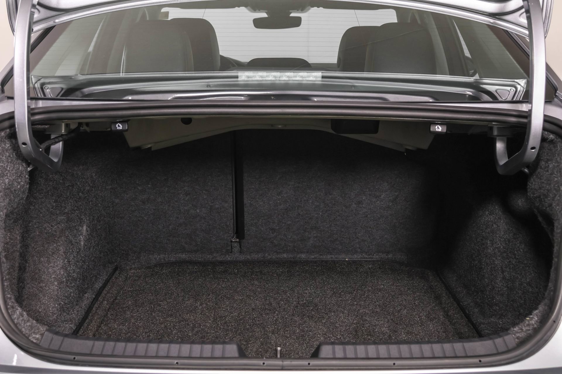 Certified 2024 Volkswagen Jetta SE w/ Panoramic Sunroof Package FWD image 40