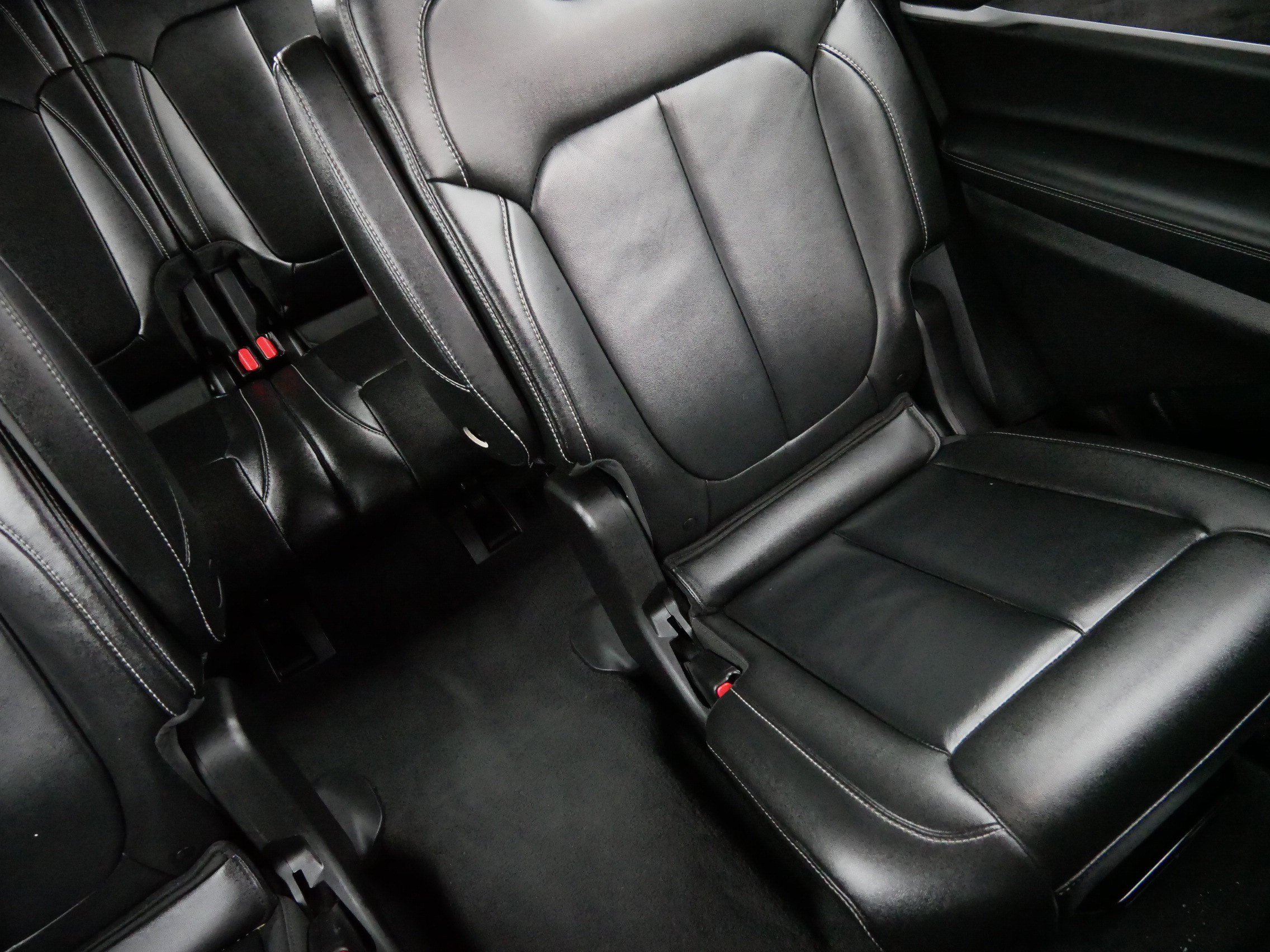 Certified 2023 Jeep Grand Cherokee L Limited w/ Black Appearance Package image 14