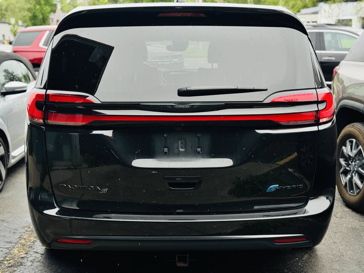 Used 2022 Chrysler Pacifica Touring-L w/ S Appearance Package FWD image 7