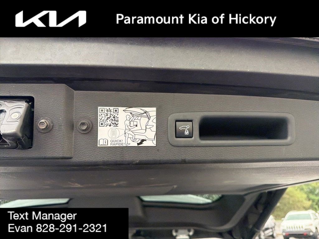 Used 2021 Toyota Sienna Limited FWD image 11