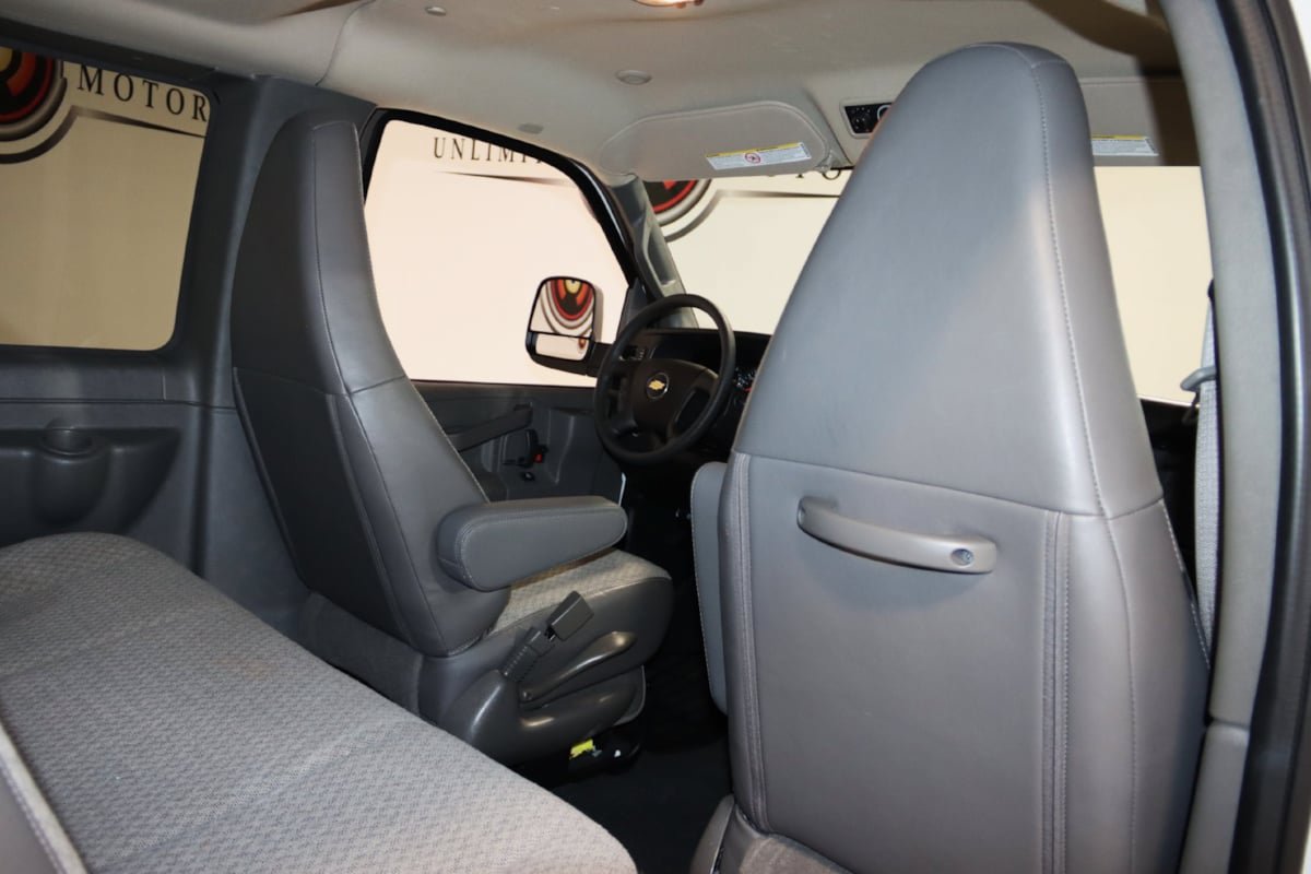 Used 2025 Chevrolet Express 3500 LT w/ LT Preferred Equipment Group RWD image 20