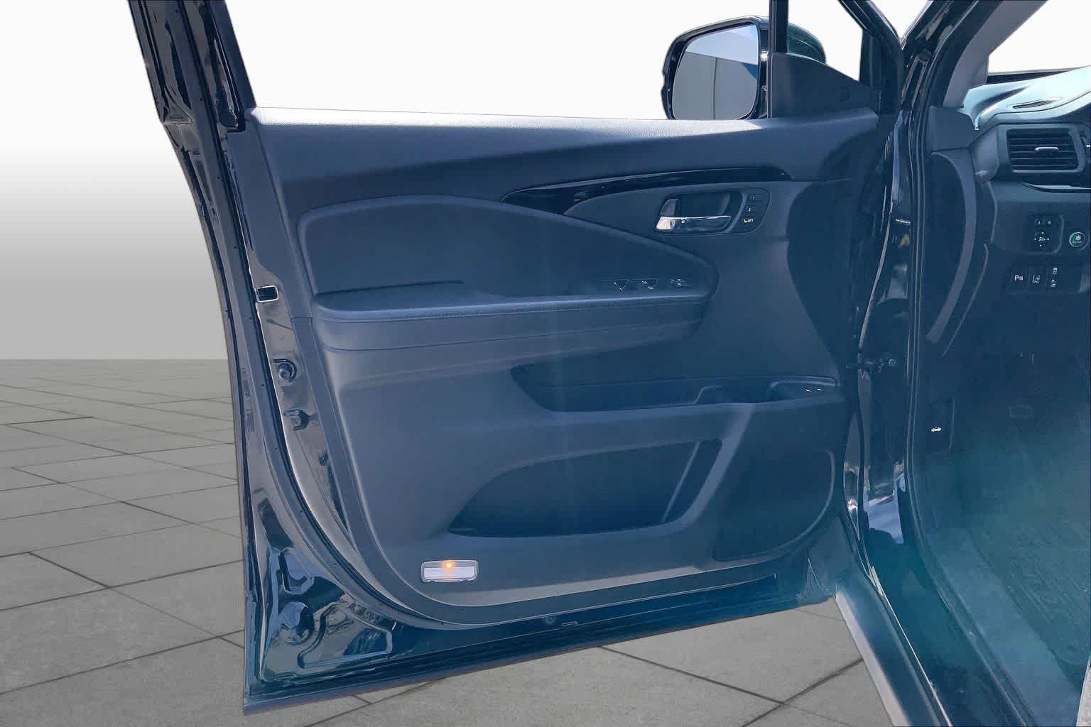 Certified 2017 Honda Pilot Elite image 22