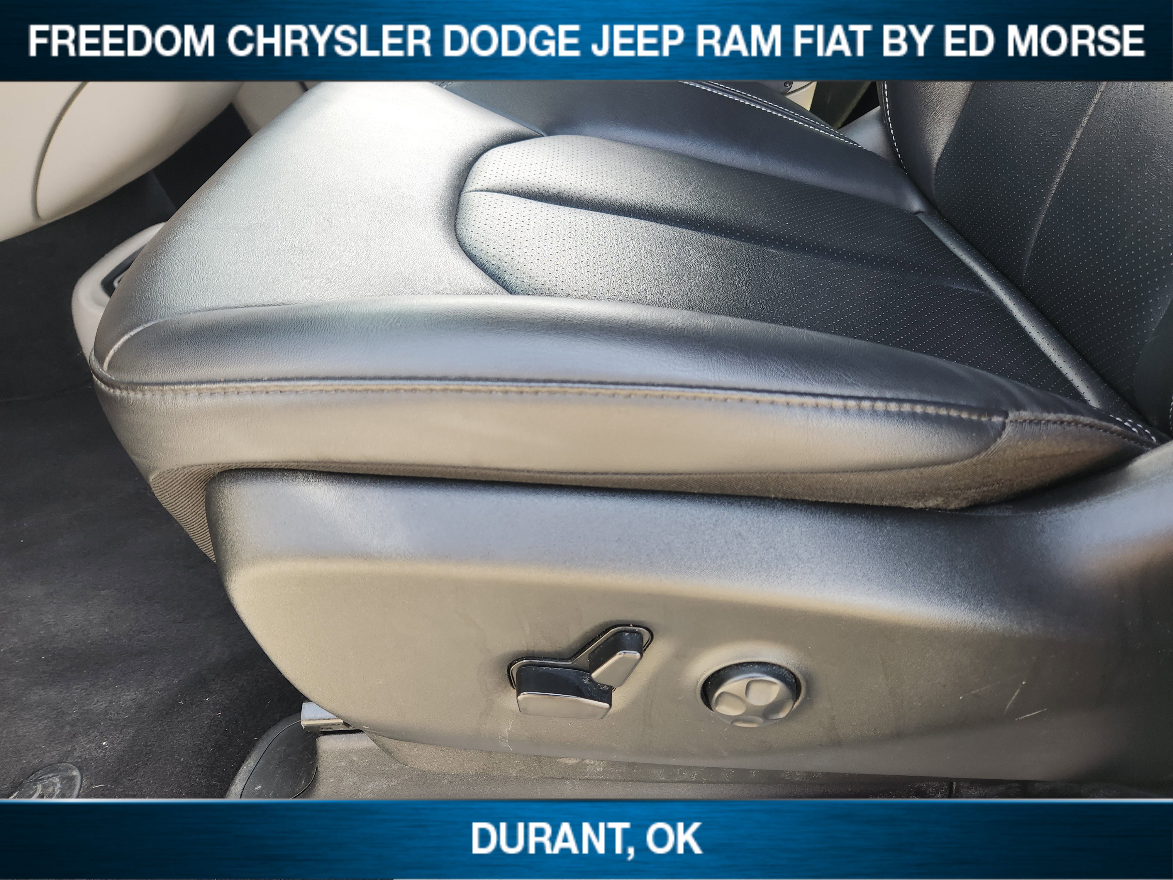 Used 2024 Chrysler Pacifica Touring-L image 18