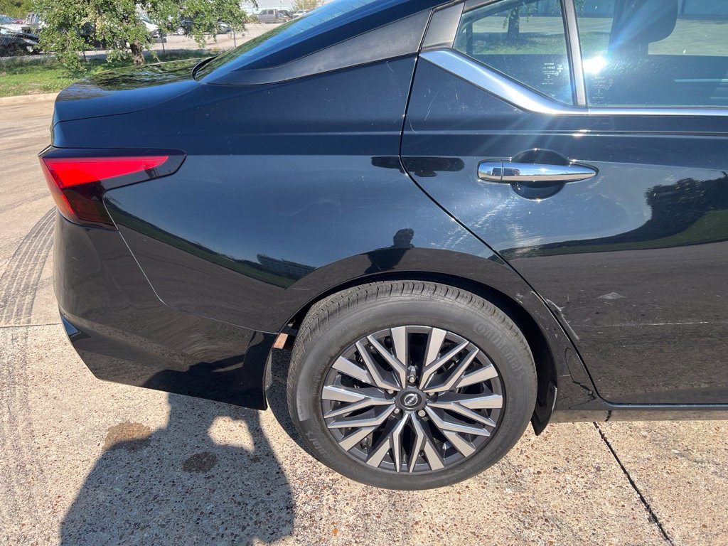 Used 2023 Nissan Altima 2.5 SV FWD image 17
