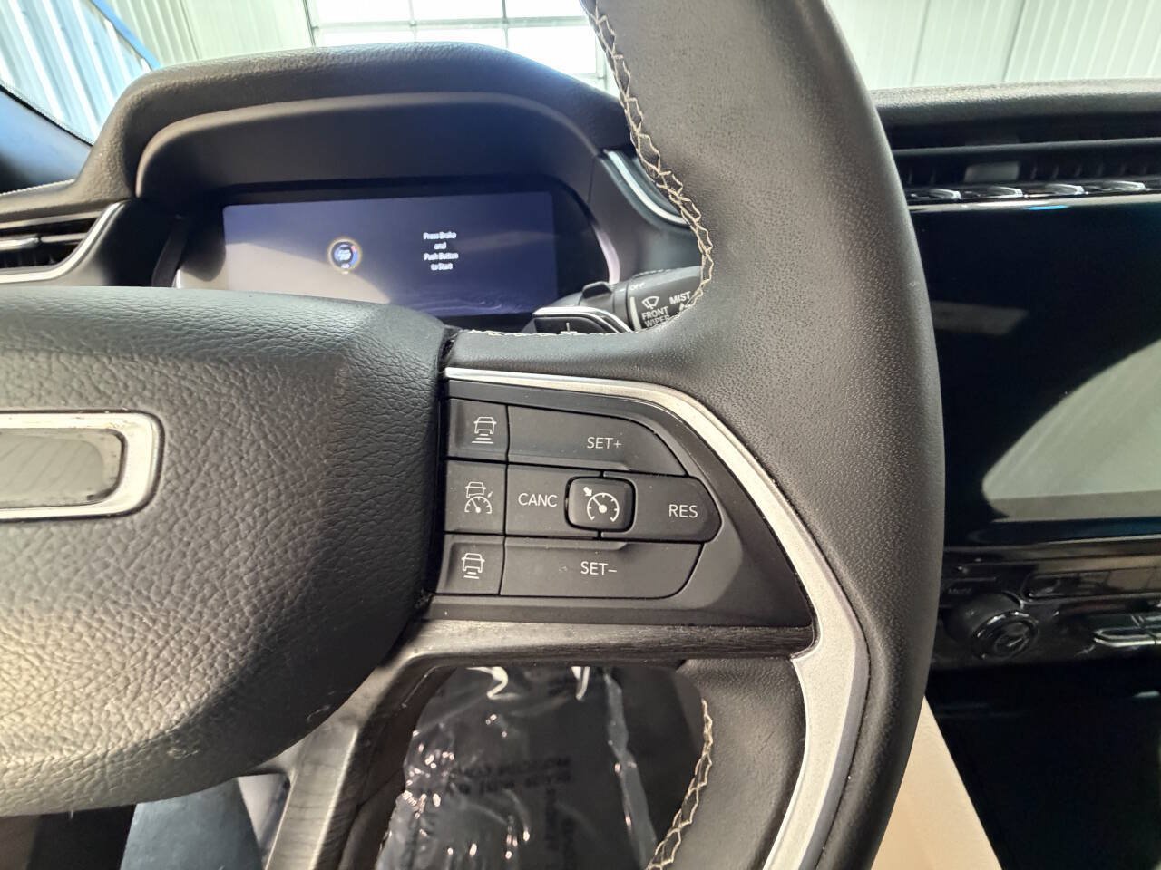Used 2025 Jeep Grand Cherokee L Limited AWD/4WD image 30
