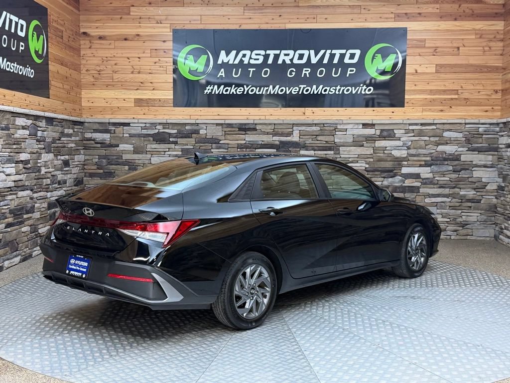 Used 2024 Hyundai Elantra SEL FWD image 19